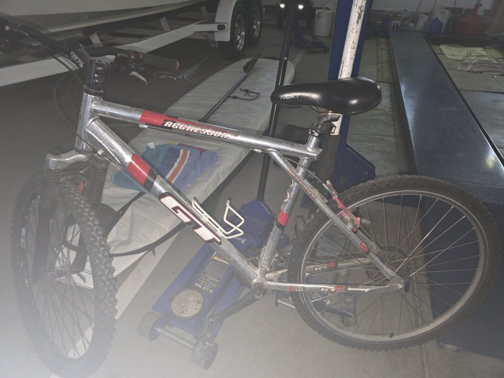 GT Aggressor Mountain Bike - Silver/Red, Hardtail, Front Suspension, Shimano Shifters