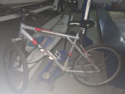 GT Aggressor Mountain Bike - Silver/Red, Hardtail, Front Suspension, Shimano Shifters