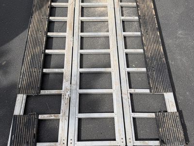 Aluminum Folding ATV / Motorcycle Tri-Fold Loading Ramps with Safety Chains