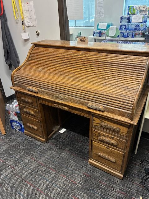 Roll Top Desk Solid Wood in Good Condition