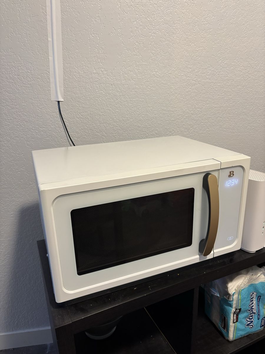 Beautiful by Drew Barrymore Countertop Microwave White with Gold Handle