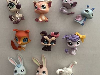 Littlest Pet Shop Collectibles - 21 figurines, 4 accessories (see all photos)