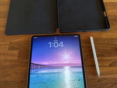 iPad Pro 12.9 6th Gen with case and pencil