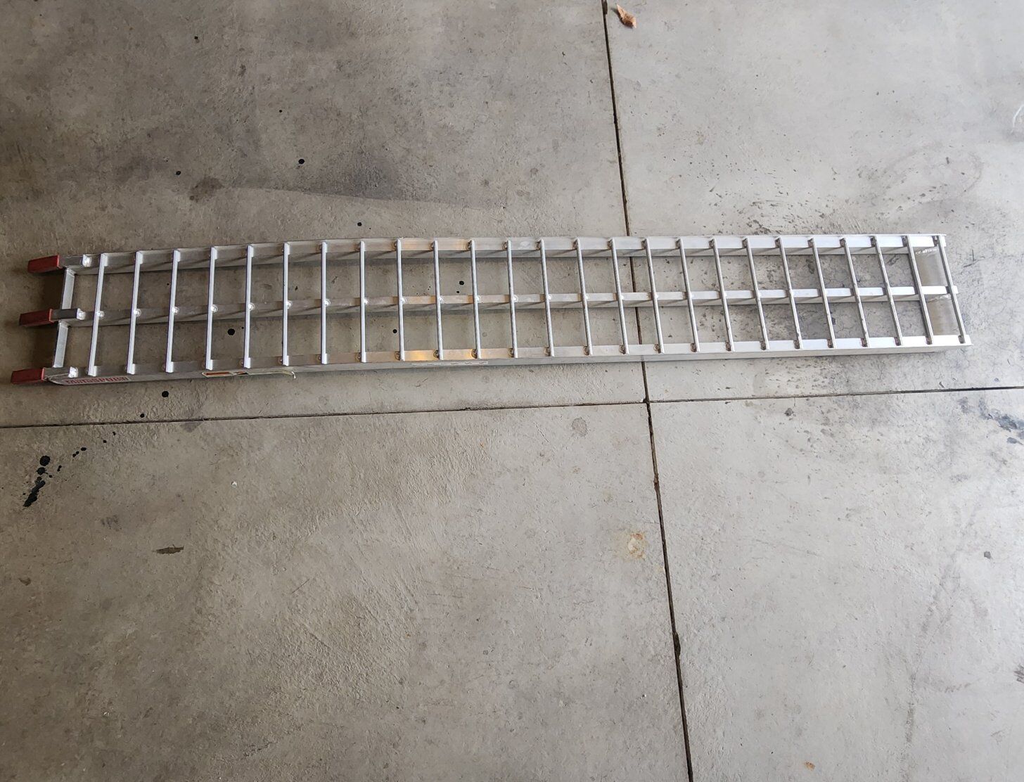 One piece motorcycle ramp