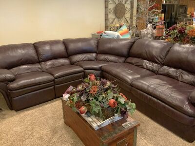 REAL LEATHER SECTIONAL COUCH WITH A DOUBLE MATTRESS HIDE AWAY BED. COLOR: BURGUNDY. SIZE 10 FT.. IN GREAT CONDITION.