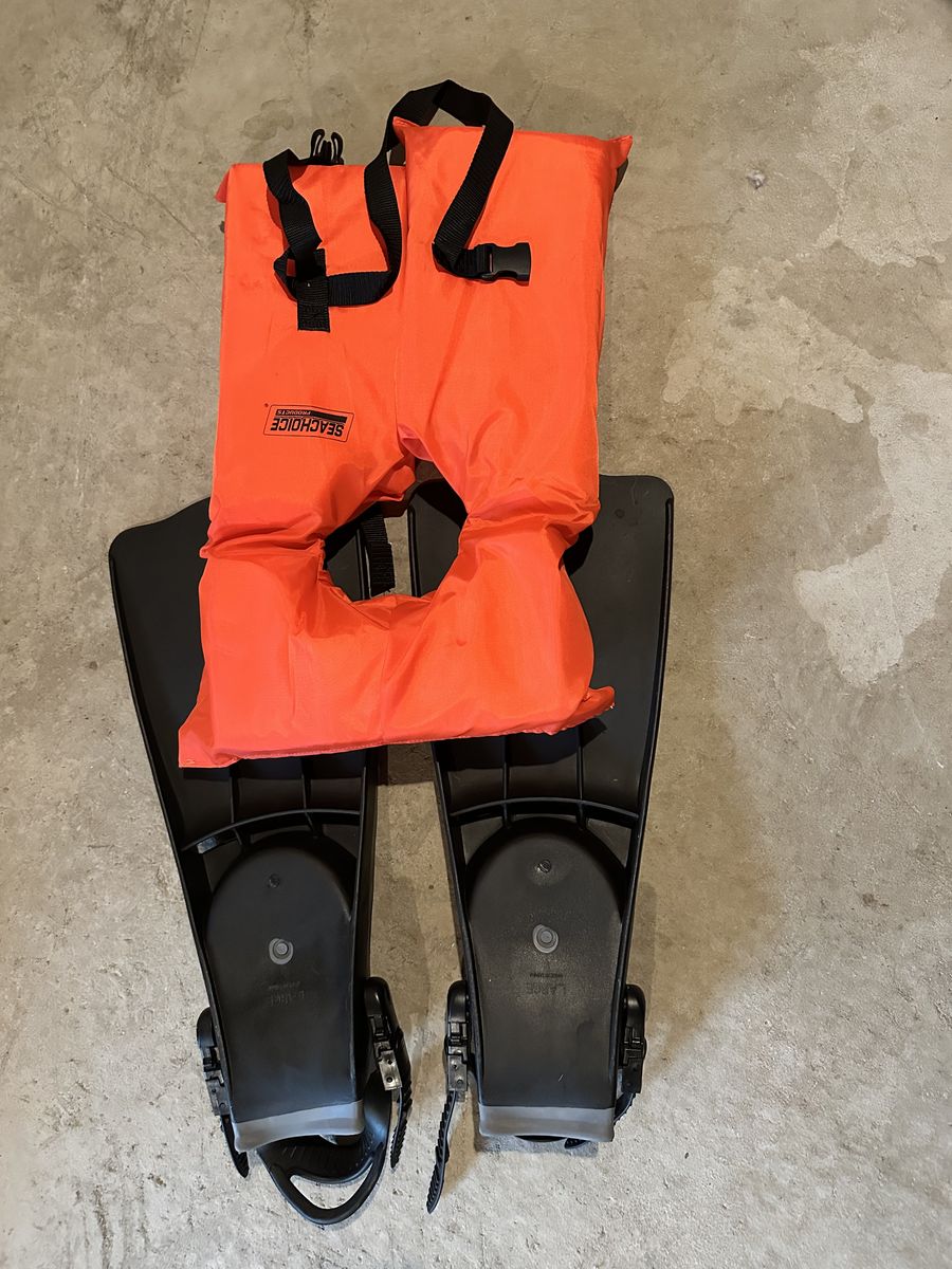 Float Tube Flippers And life Jacket