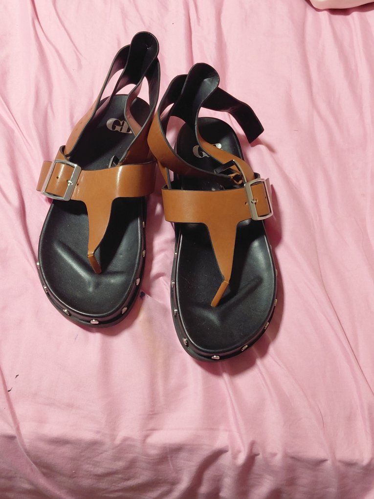 Giani Bernini Brown Gladiator Sandals Women's Size 7.5M Buckle Strap Studded Flat Shoes