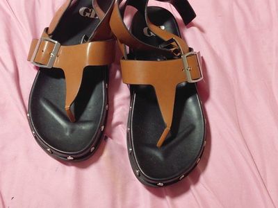Giani Bernini Brown Gladiator Sandals Women's Size 7.5M Buckle Strap Studded Flat Shoes