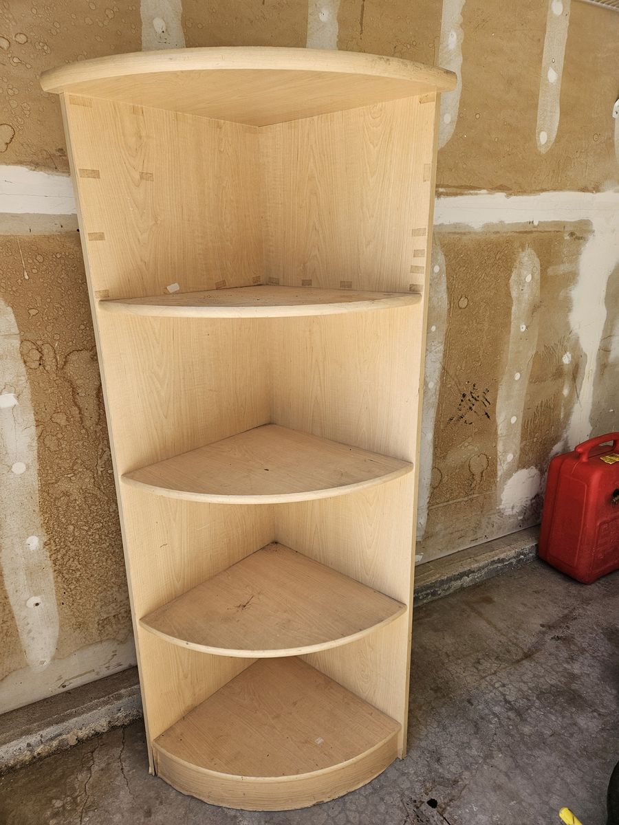 Corner shelf