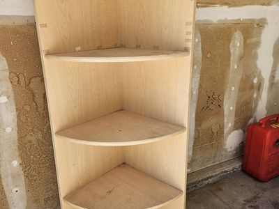 Corner shelf