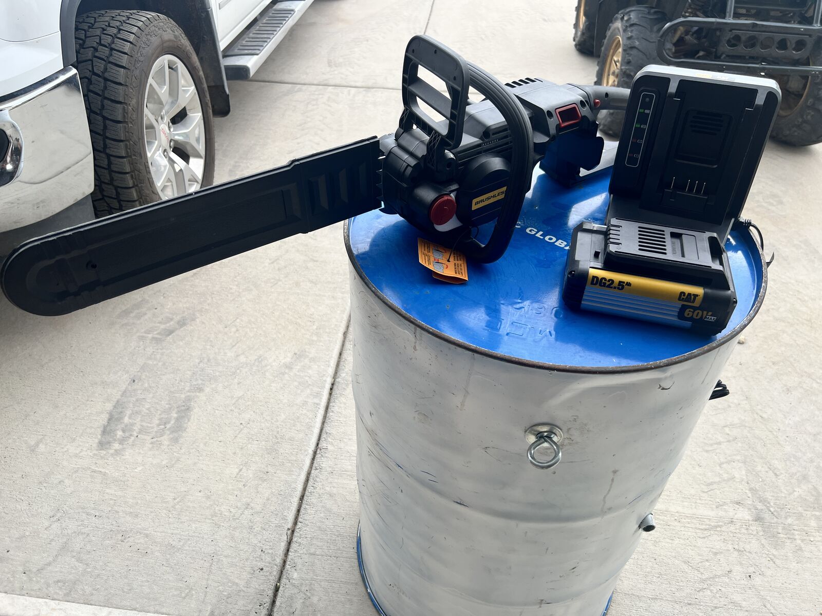 New - Cat DG631 60V Brushless 18” Chainsaw with battery and Charger