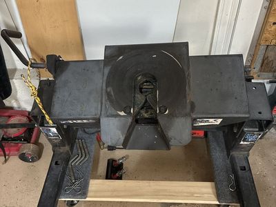 Reese 15k Fifth wheel hitch.