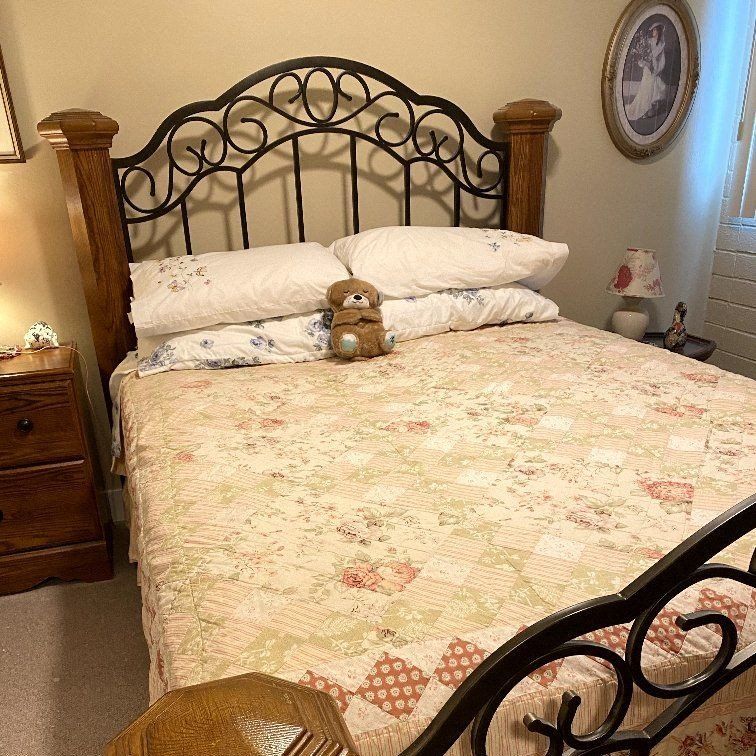 Queen bedroom furniture set