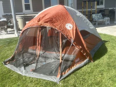 Coleman Evanston 4-Person Screened Dome Tent - Excellent Condition, All Zippers Work