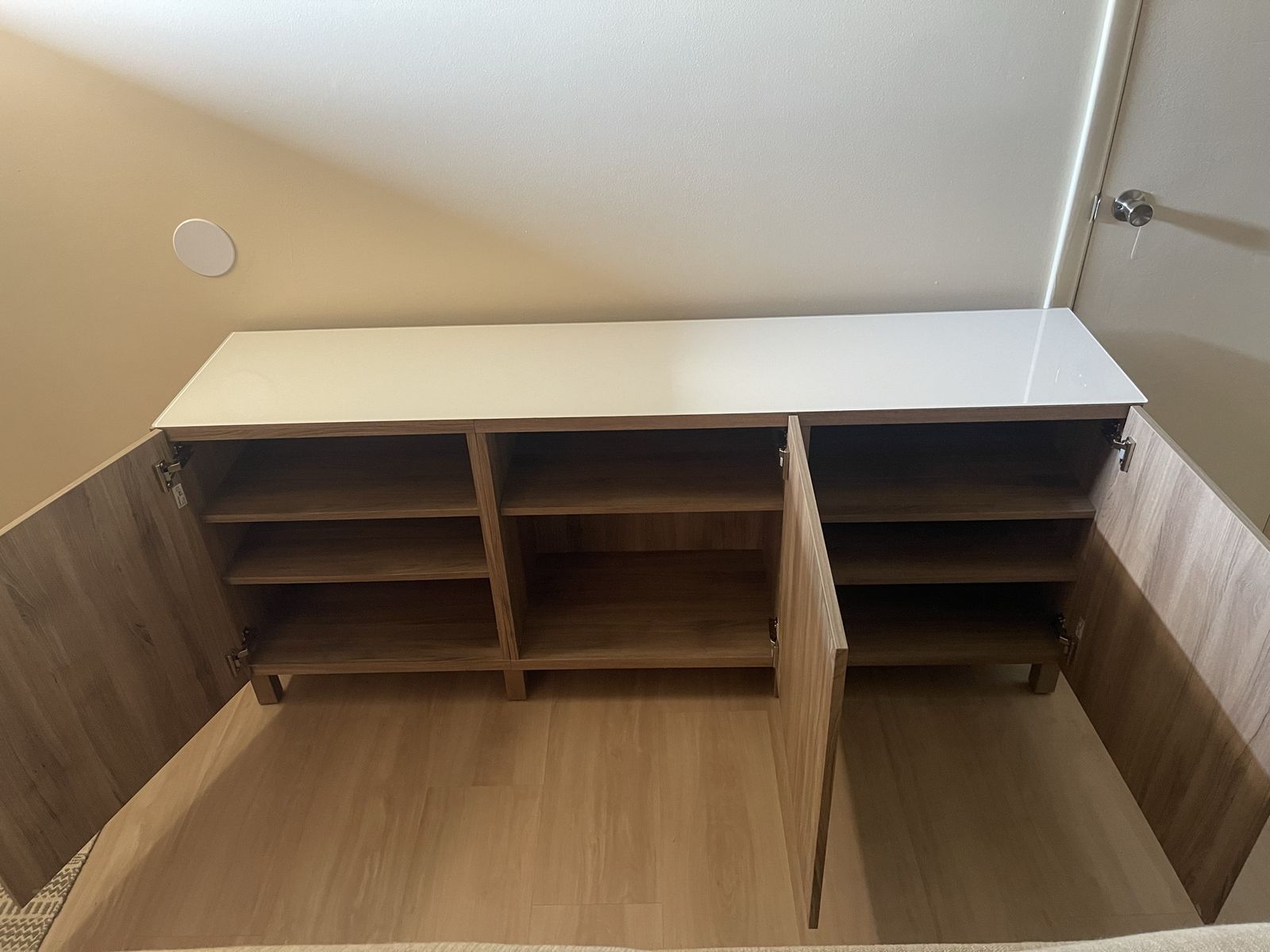 Main image 4