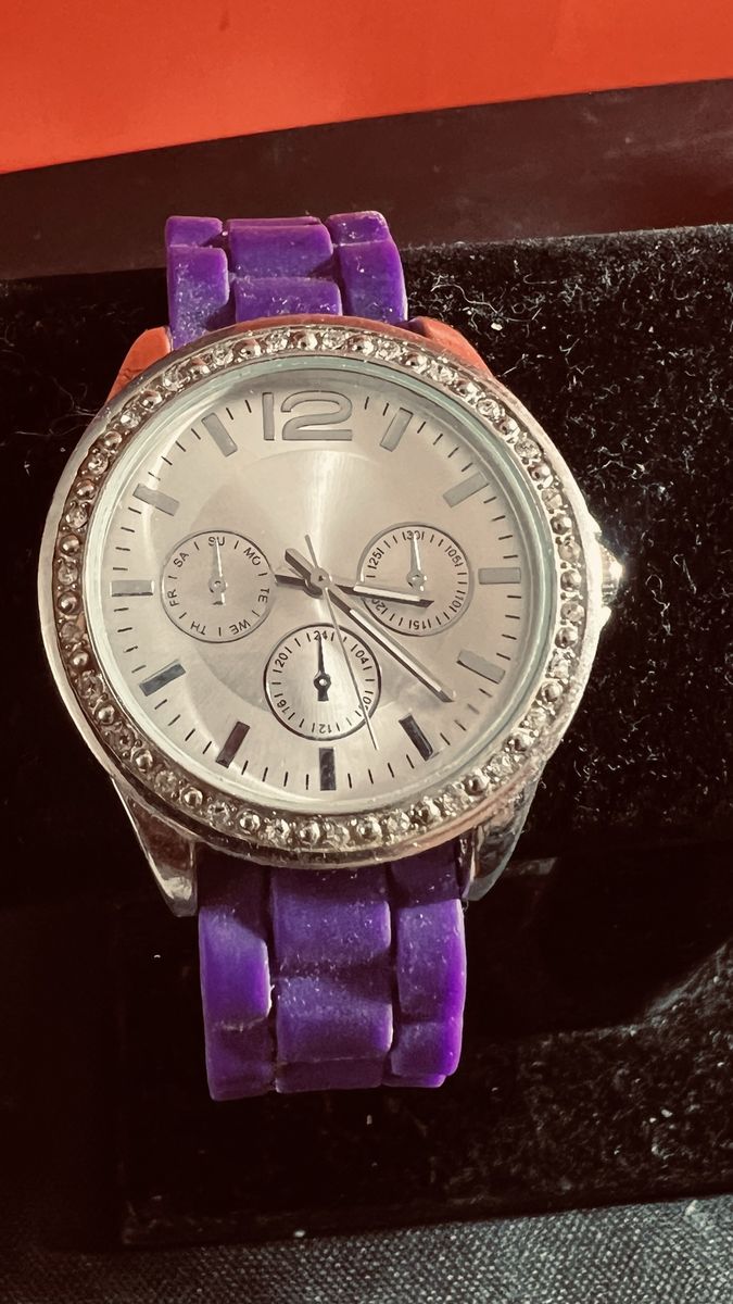 Purple Silicone Strap Rhinestone Bezel Analog Wristwatch