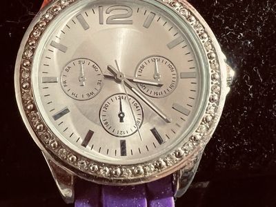 Purple Silicone Strap Rhinestone Bezel Analog Wristwatch