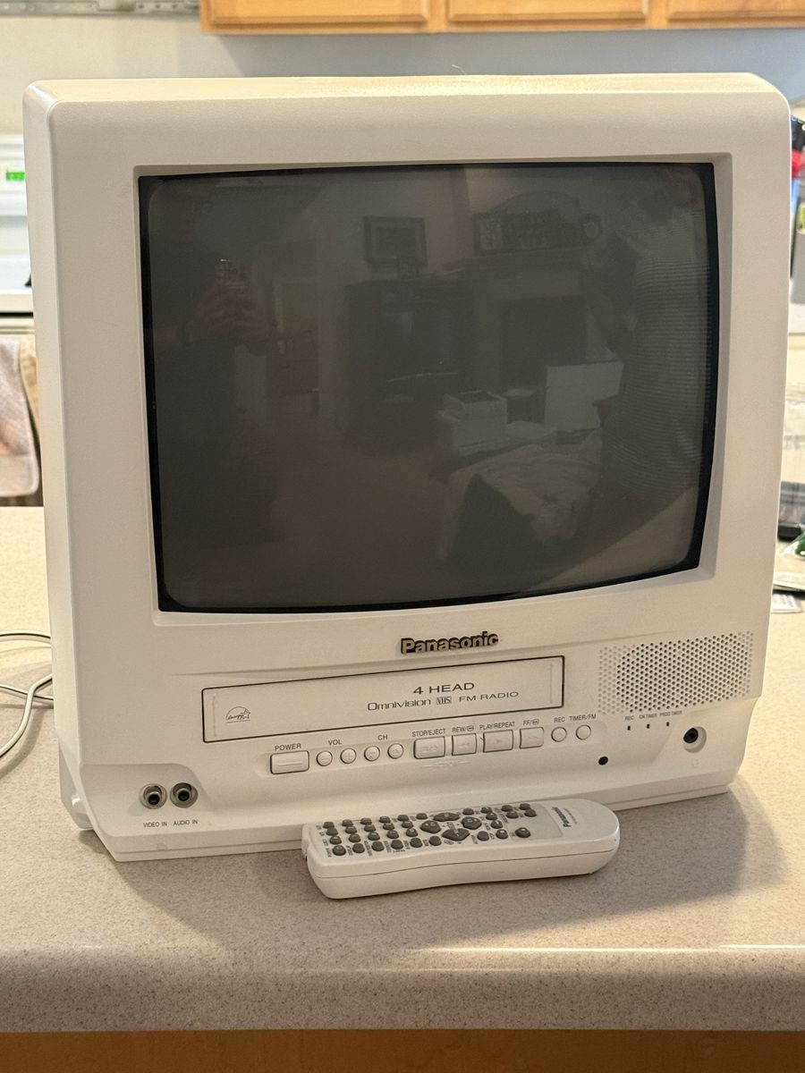 Panasonic PV-C1352W 13" CRT TV with Remote WORKING