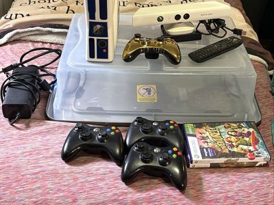 Xbox 360 Star Wars Limited Edition Console 320GB with Kinect, 4 Controllers & Games