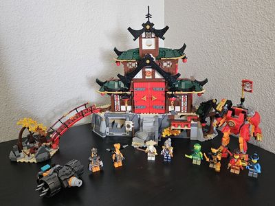 71767 Ninja Dojo Temple w/ ALL MINIFIGURES | Used Like New | NINJAGO LEGO SET