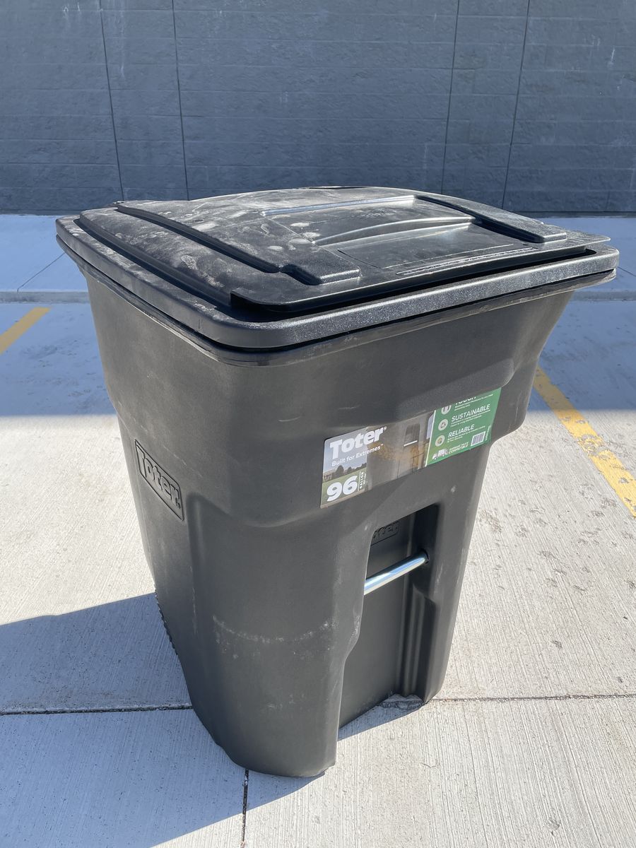 [NEW] Toter 96 Gallon Rolling Outdoor Garbage/Trash Can
