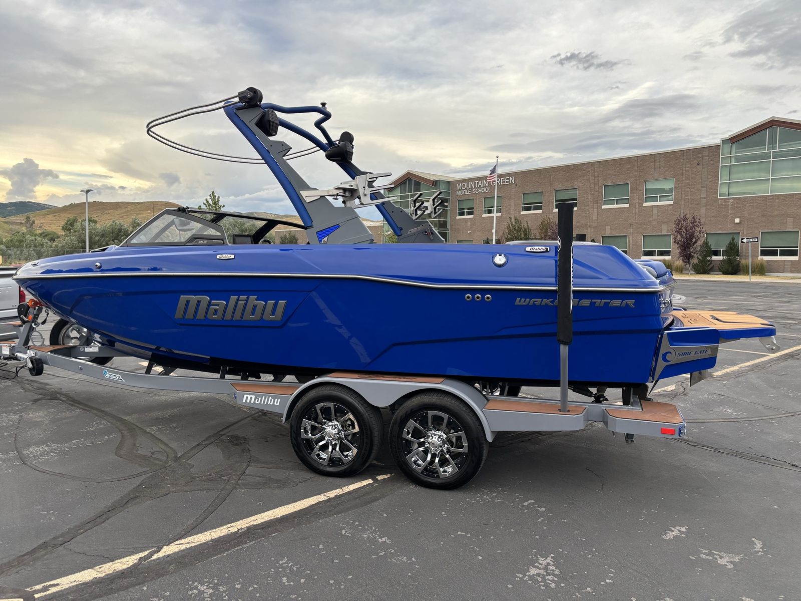 2023 MALIBU LSV 23 6.2L LOW HRS