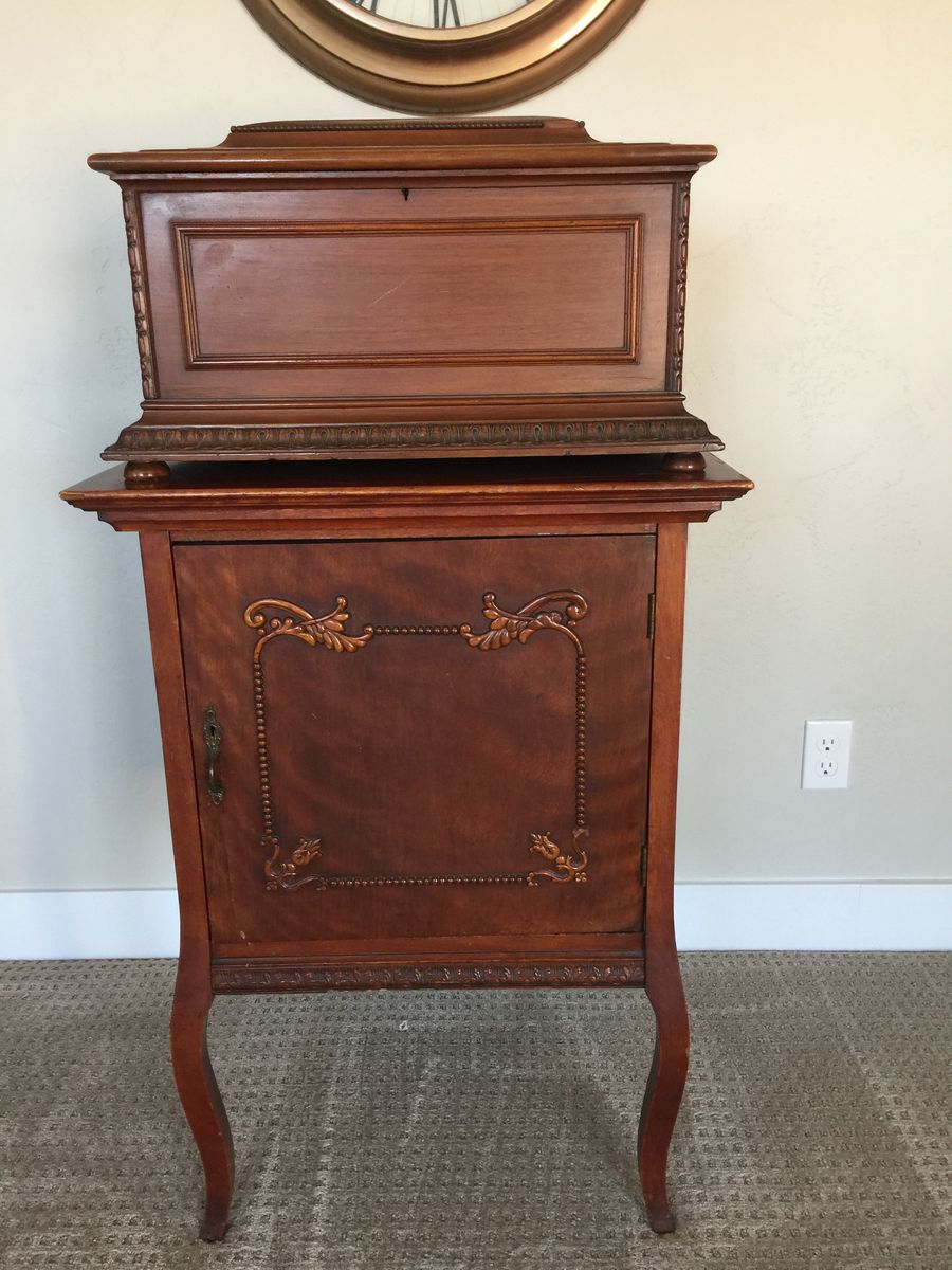 REGINA 1890's MUSIC BOX, CABINET AND LOT OF 20 15.5" METAL DISCS.