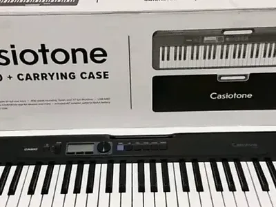 Brand new Casio_CT-S190 61-key Portable Keyboard/piano Bundle.