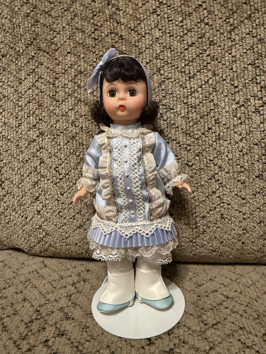 Madame Alexander 8" Bonnie Blue Goes to London #640