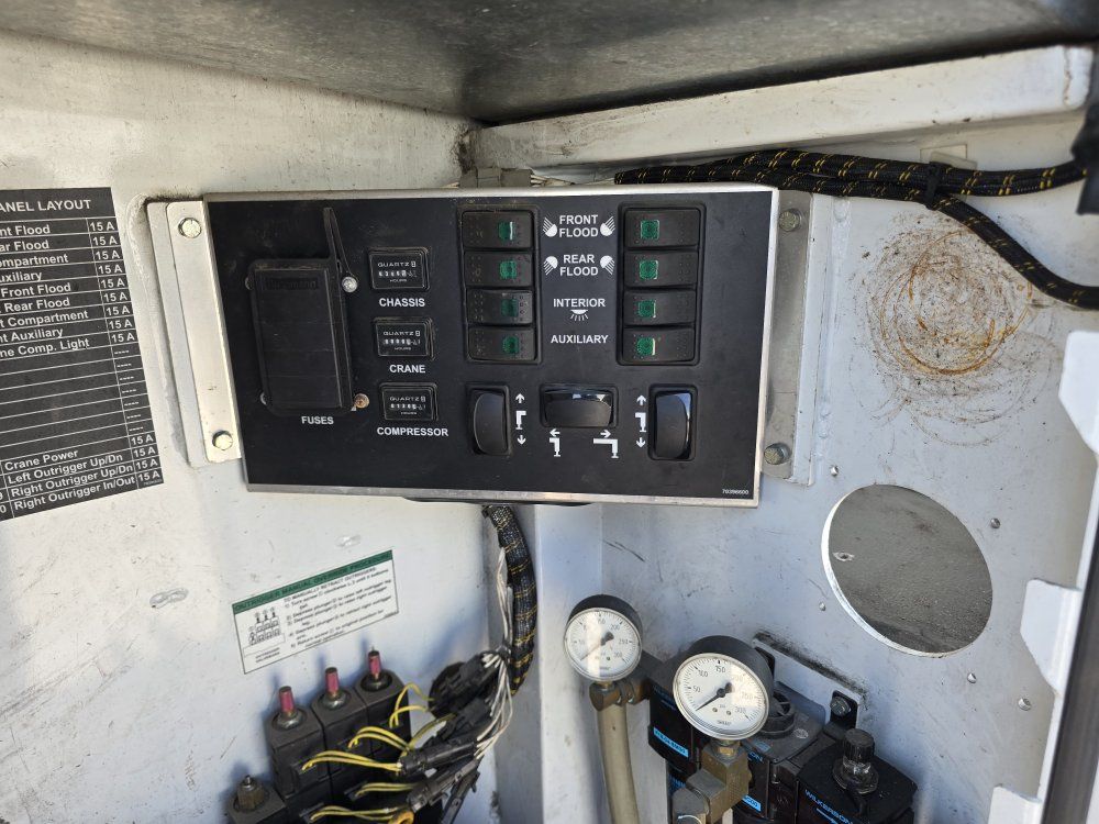 Main image 6