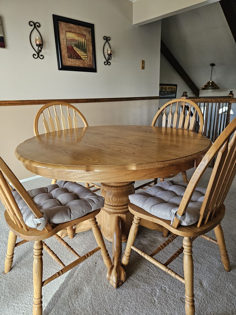 Oak Dining Table and 6 Chairs