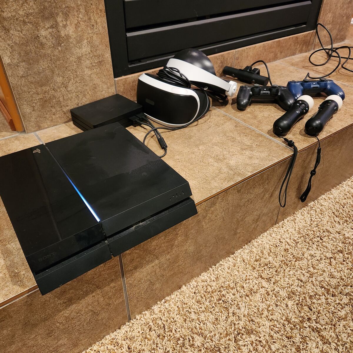 PS4 and PS Virtual Reality 1 (VR1) Combo