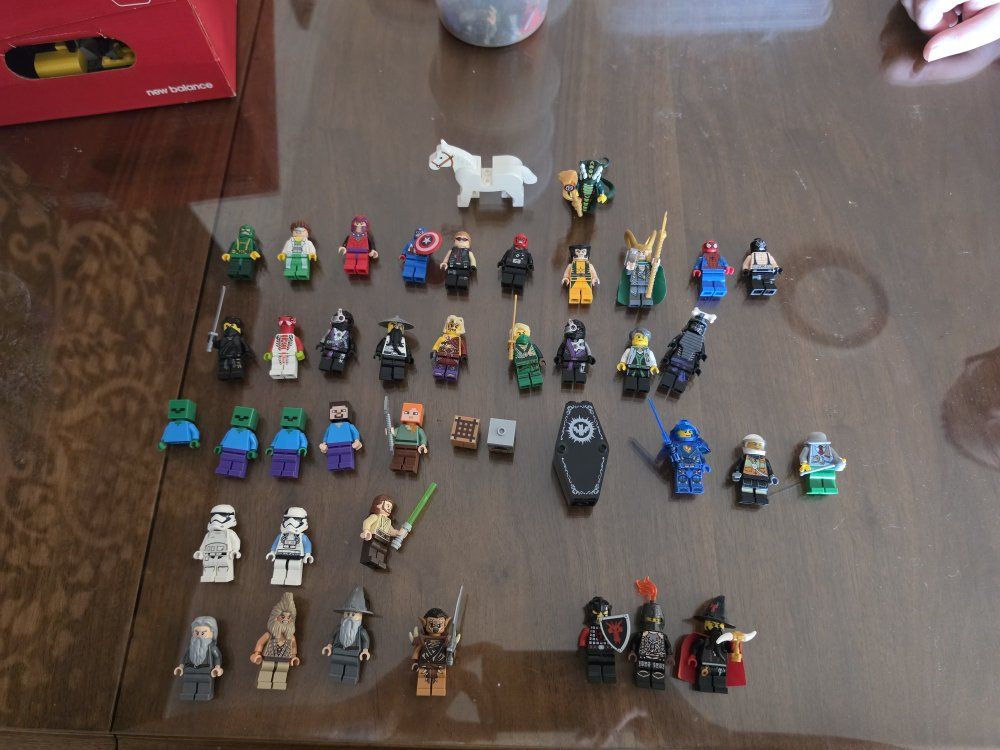 Miscellane mini figs and pieces