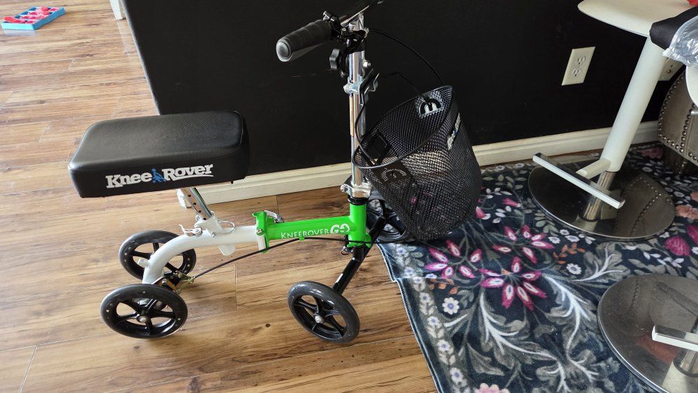 Knee Scooter / KneeRover / Knee Walker - Foldable - Great Condition