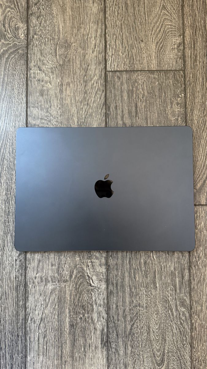 2025 Macbook Air w/ M4 chip