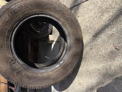 Studed snow tires 275/65R18