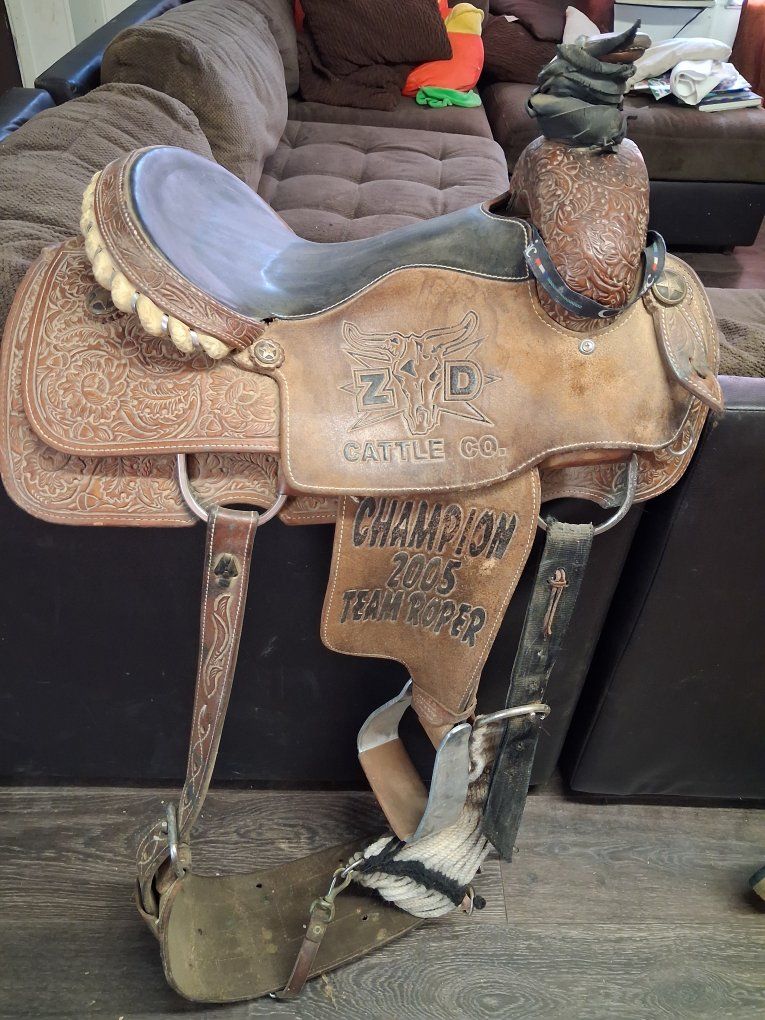15in Masters team roping saddle