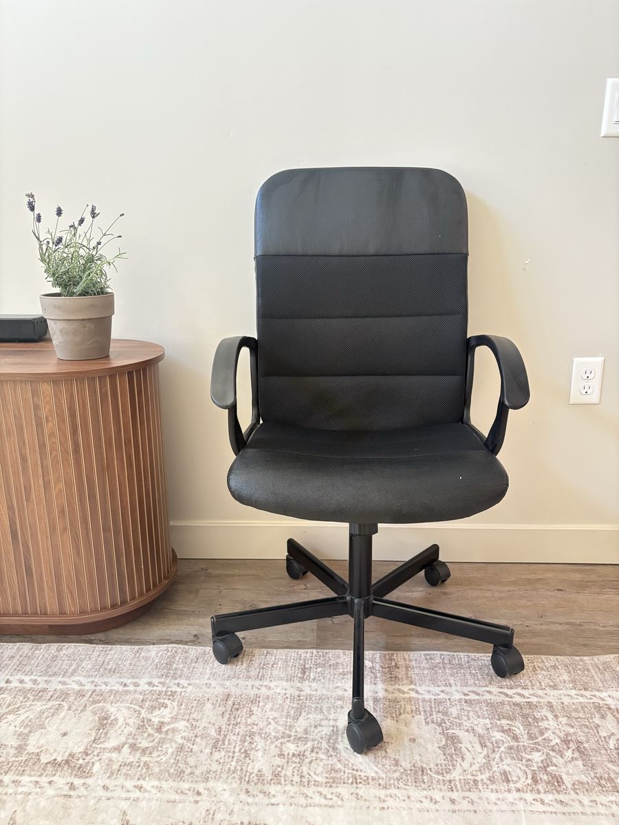 Nice Black Rolling Office Chair