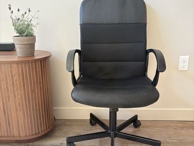 Nice Black Rolling Office Chair