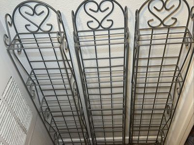 Iron Media Shelf Racks (Set of 3) with Heart Detail