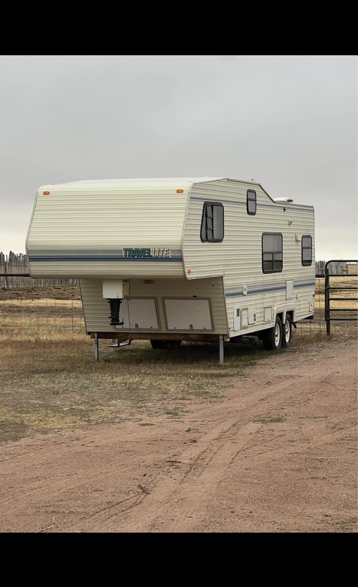 1990 TravelLite camper 5th wheel