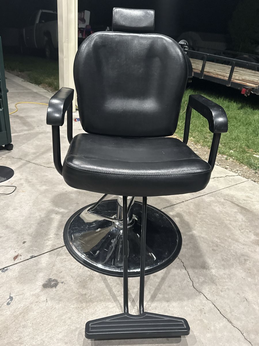 Black Hydraulic Reclining Barber Salon Chair - Used Hair Styling Swivel Chair