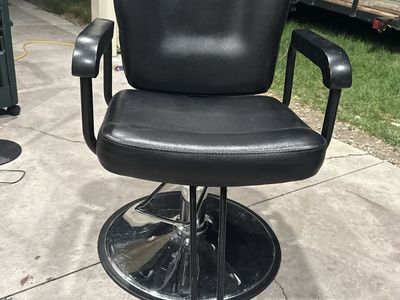 Black Hydraulic Reclining Barber Salon Chair - Used Hair Styling Swivel Chair