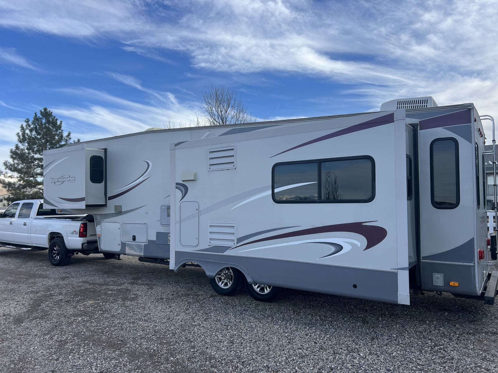 5th wheel camp trailer