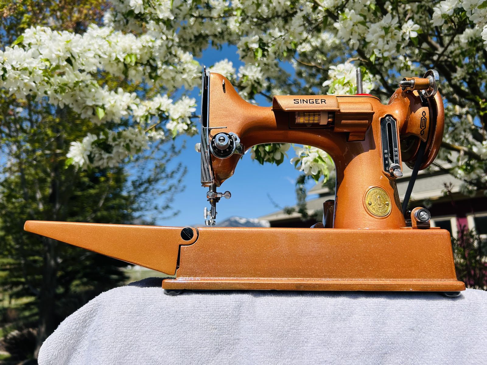 1948 Singer Featherweight 221 Sewing Machine With