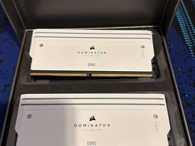 Corsair Dominator Titanium DDR5 16 x 2 (32 GB set) 7000 m/ts