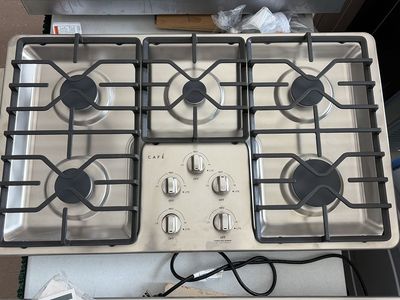 CAFÉ 36" Built-In Gas Cooktop with Dishwasher-Safe Grates - CGP60362TS1