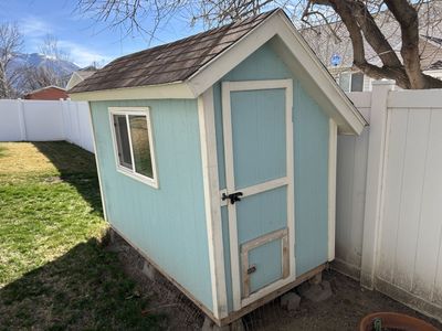 Custom "Chicken Cottage" Coop – 10 Bird Capacity & Weatherproof