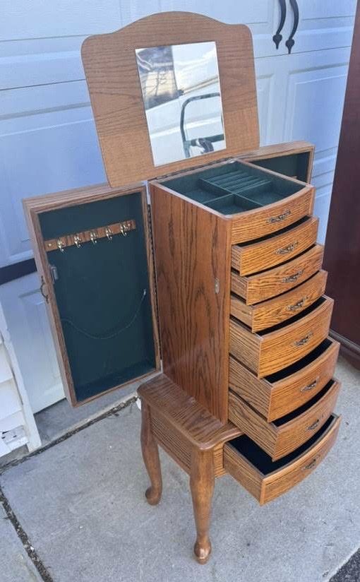 Gorgeous Jewelry Stand