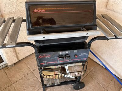 Sunbeam grill w/propane tank